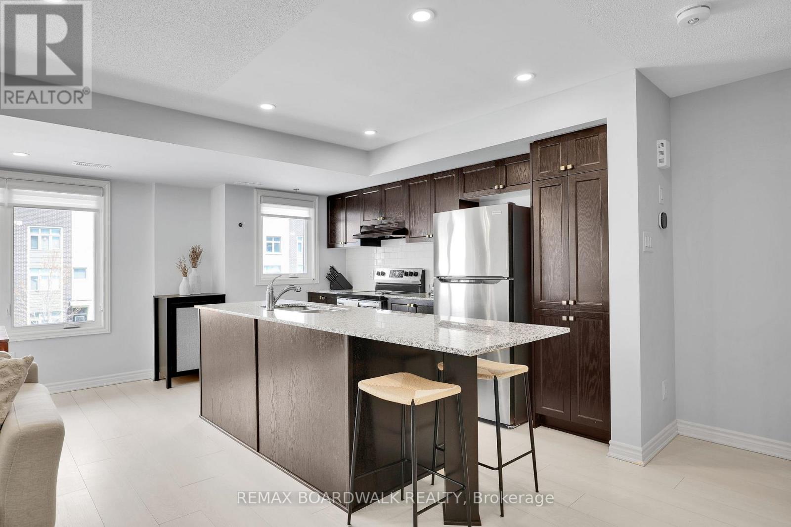 810 MIKINAK ROAD - 15