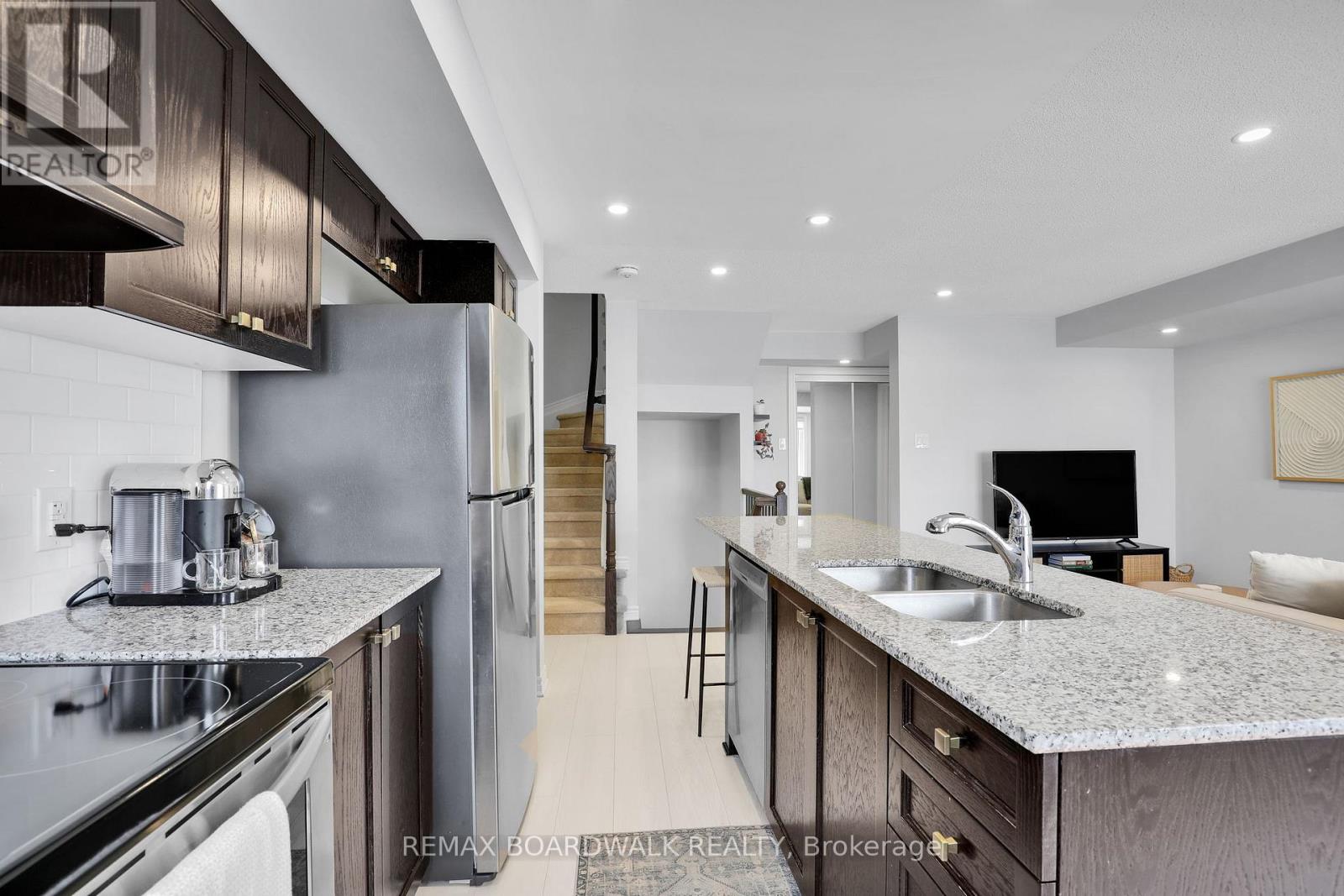 810 MIKINAK ROAD - 18