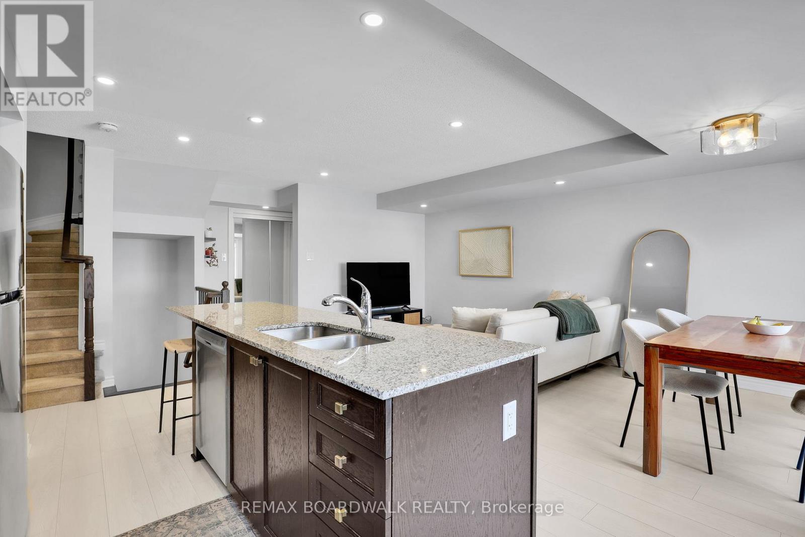 810 MIKINAK ROAD - 19