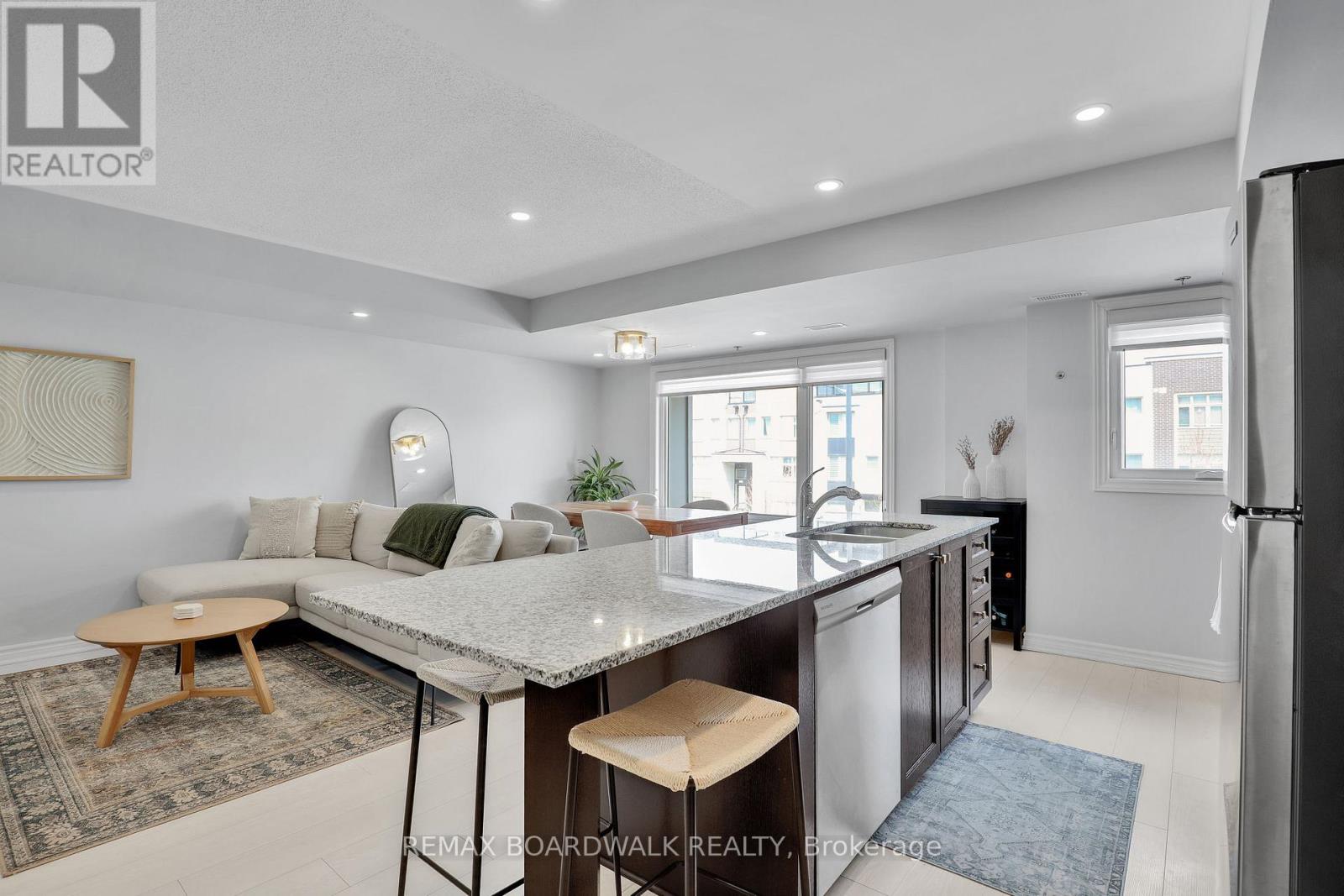 810 MIKINAK ROAD - 20