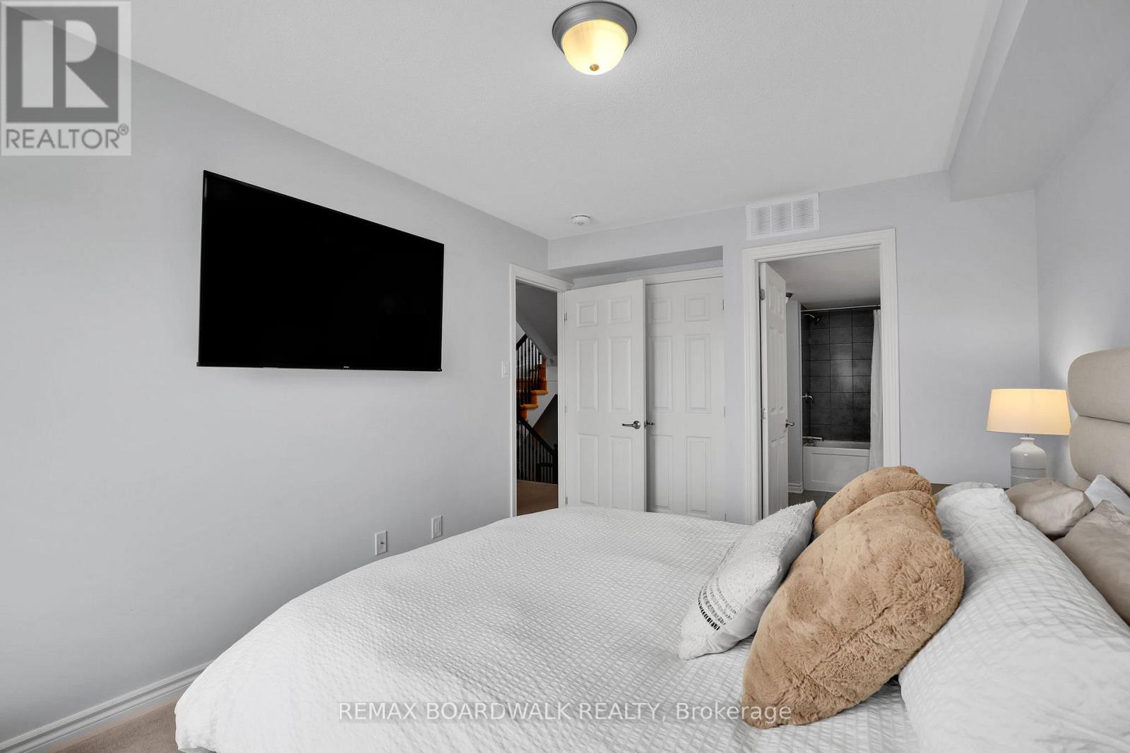 810 MIKINAK ROAD - 24