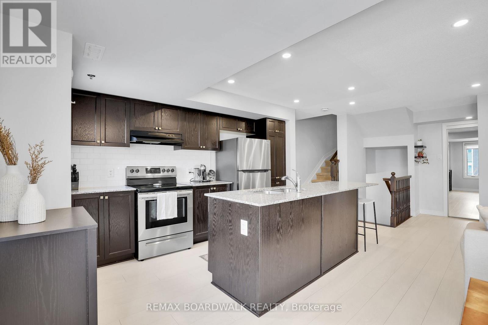 810 MIKINAK ROAD - 3