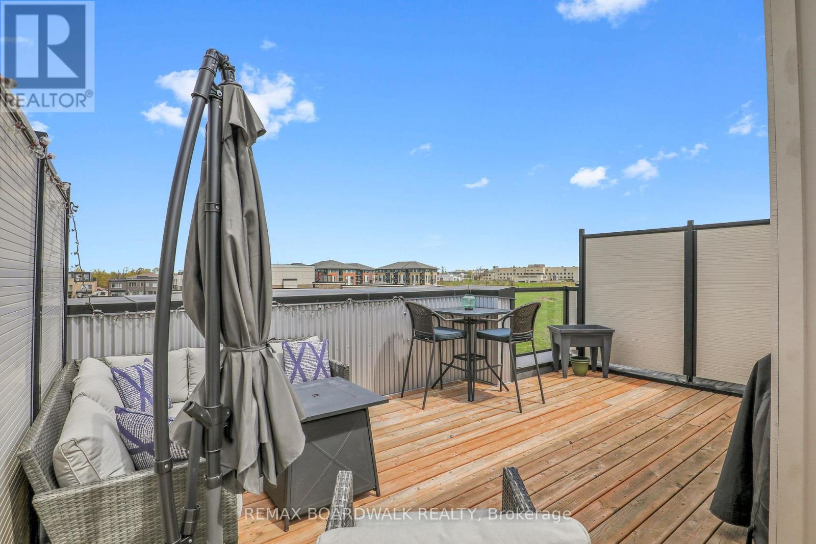 810 MIKINAK ROAD - 30