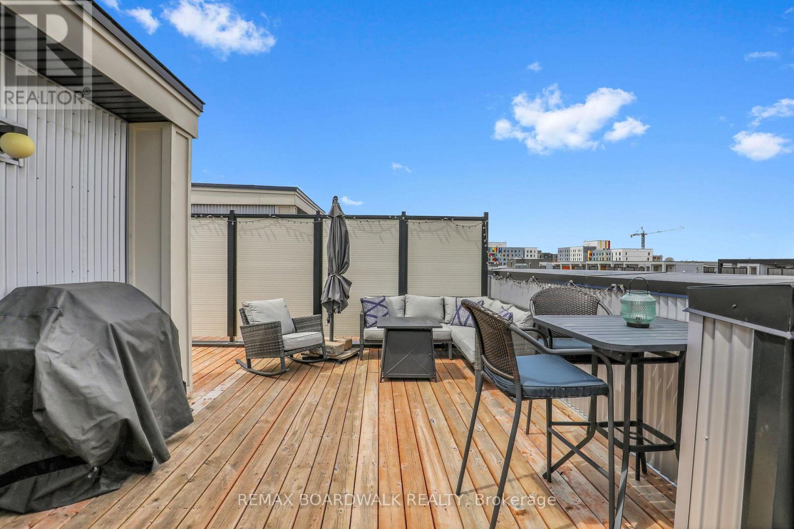 810 MIKINAK ROAD - 31