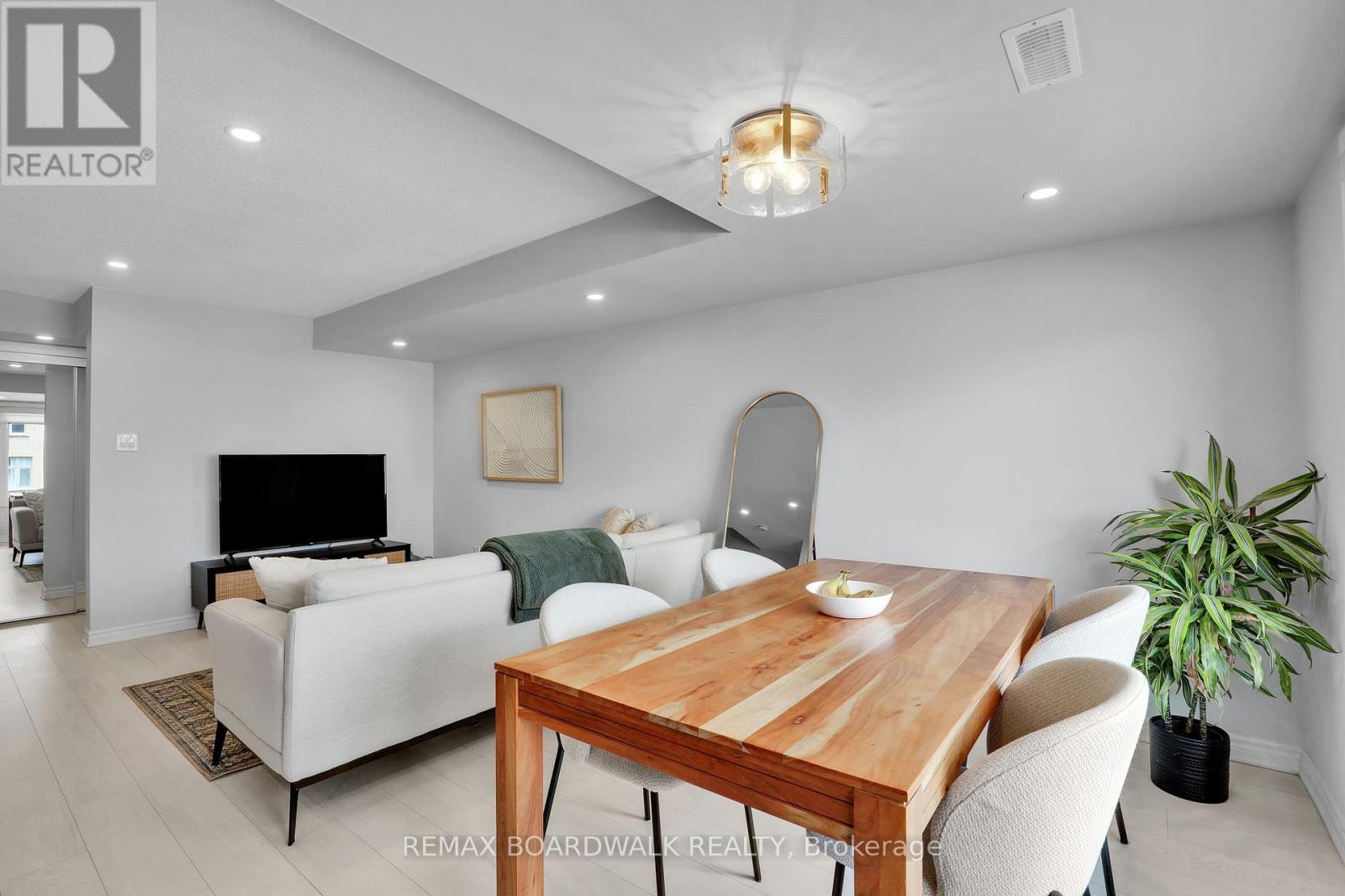 810 MIKINAK ROAD - 4