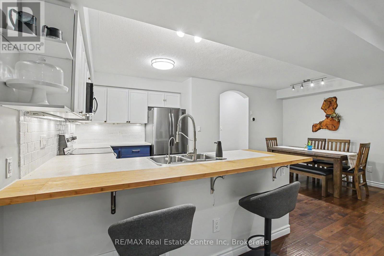 #15 167 ARKELL ROAD - 10