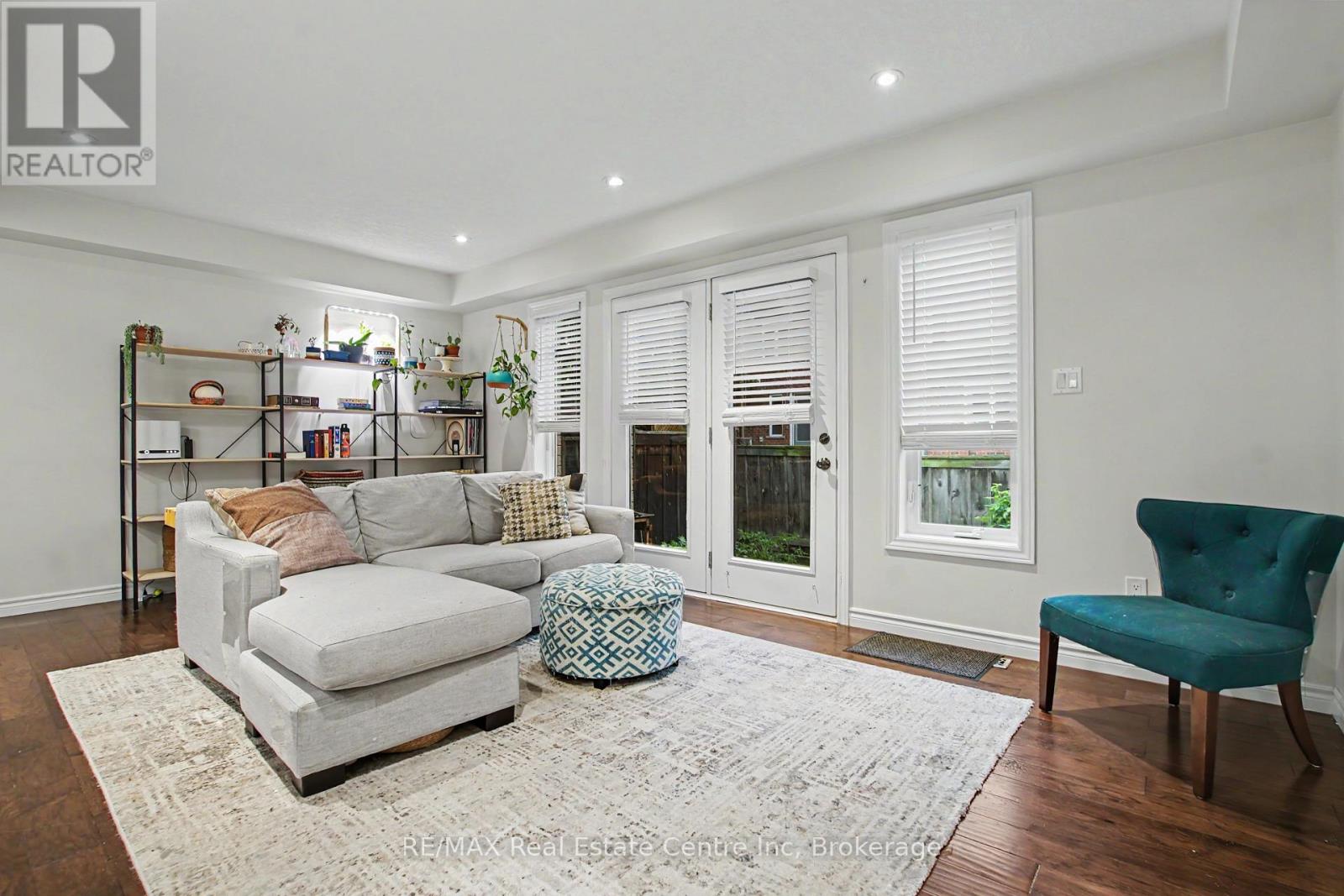#15 167 ARKELL ROAD - 11