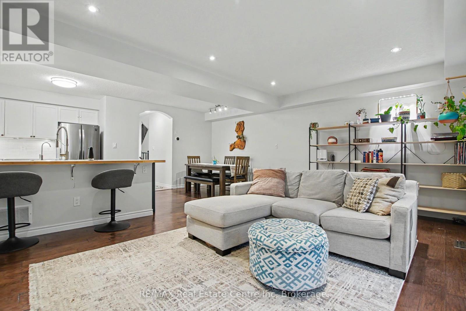 #15 167 ARKELL ROAD - 12