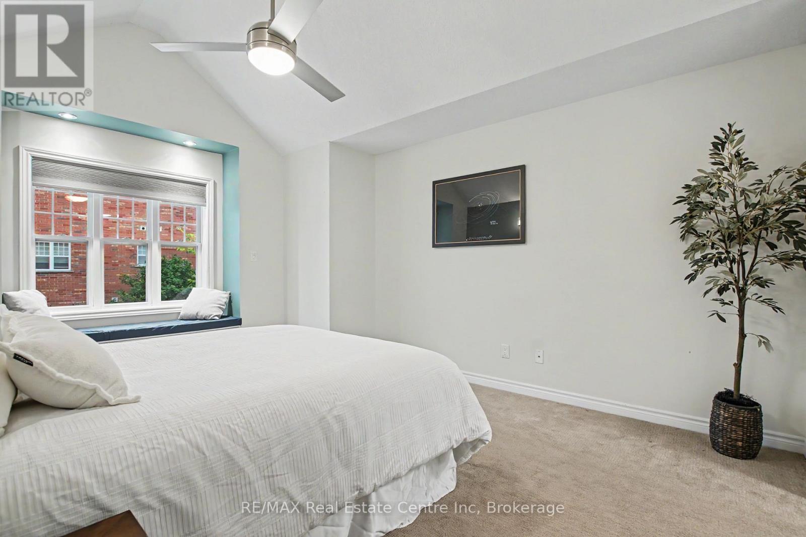#15 167 ARKELL ROAD - 16