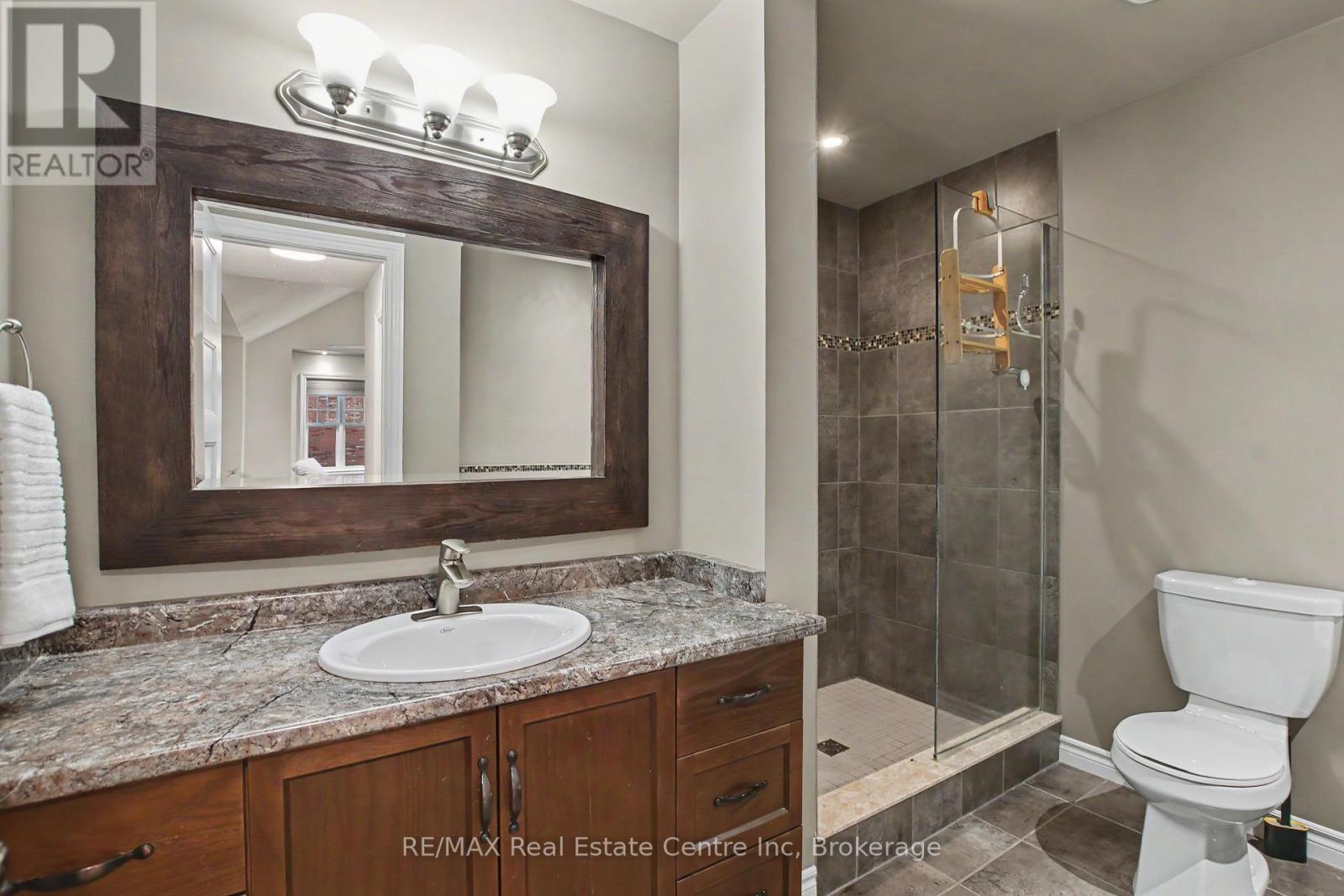 #15 167 ARKELL ROAD - 17