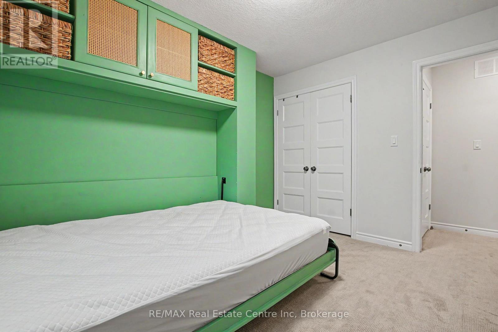 #15 167 ARKELL ROAD - 20