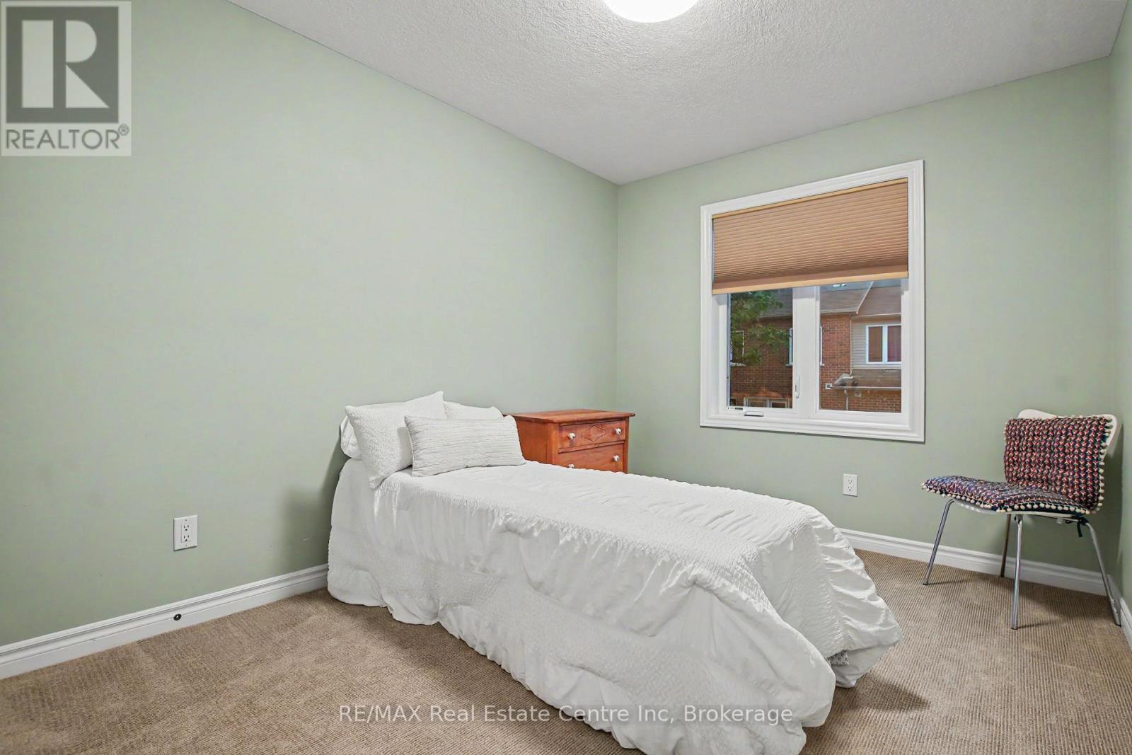 #15 167 ARKELL ROAD - 21