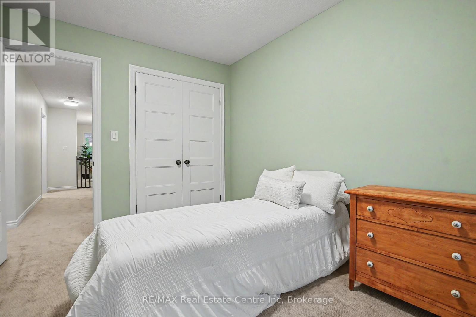 #15 167 ARKELL ROAD - 22