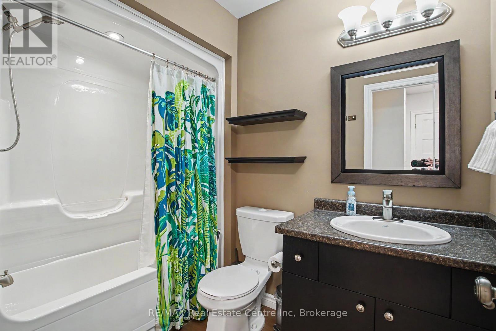 #15 167 ARKELL ROAD - 23