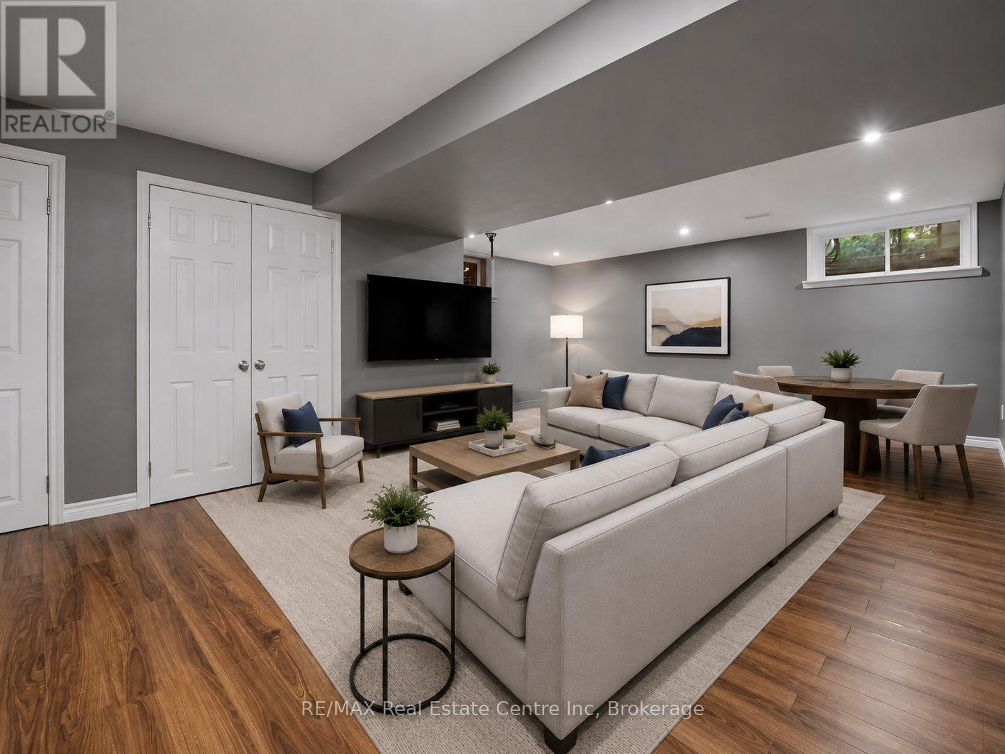 #15 167 ARKELL ROAD - 25