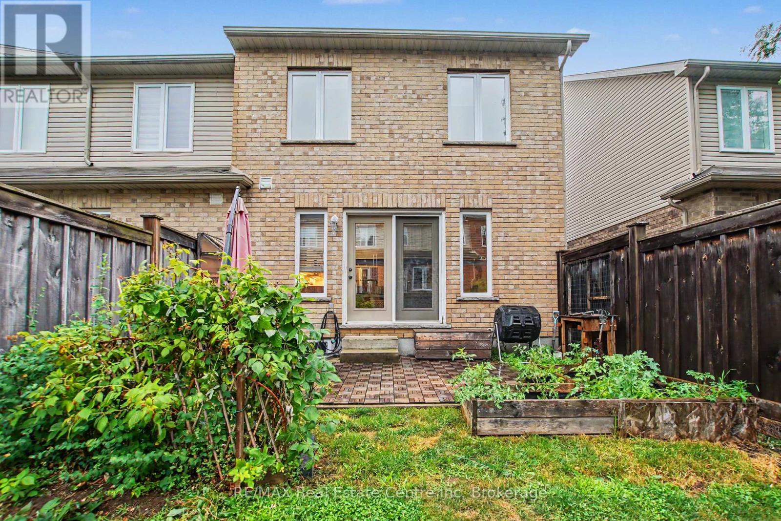 #15 167 ARKELL ROAD - 26