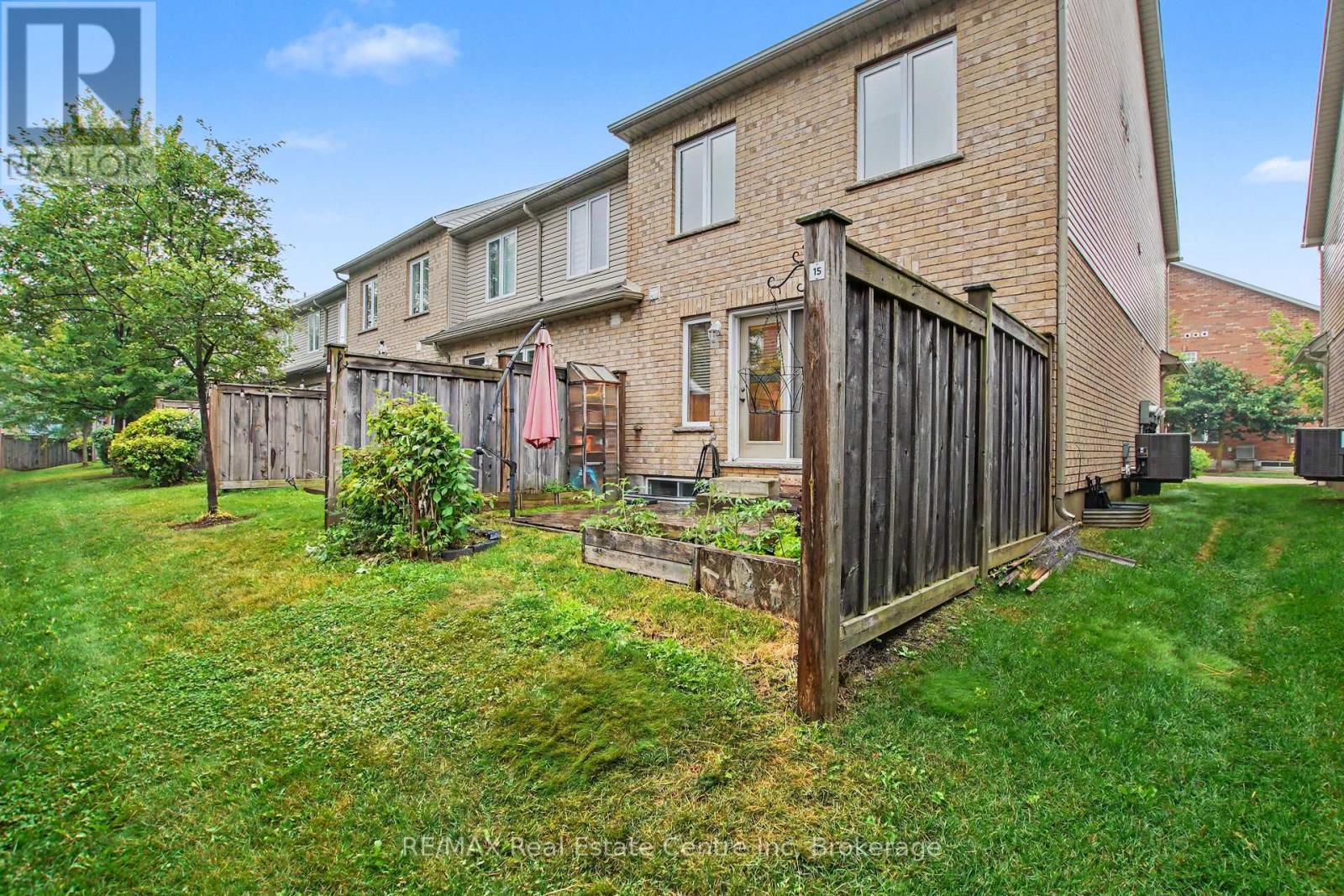 #15 167 ARKELL ROAD - 27