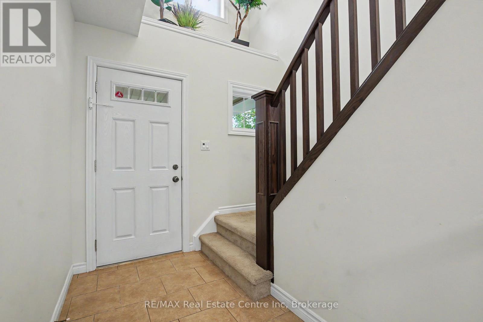 #15 167 ARKELL ROAD - 5