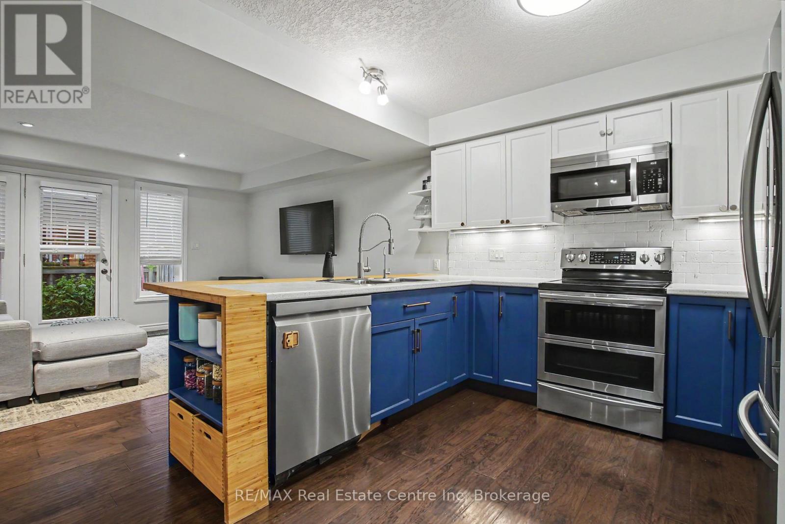 #15 167 ARKELL ROAD - 8