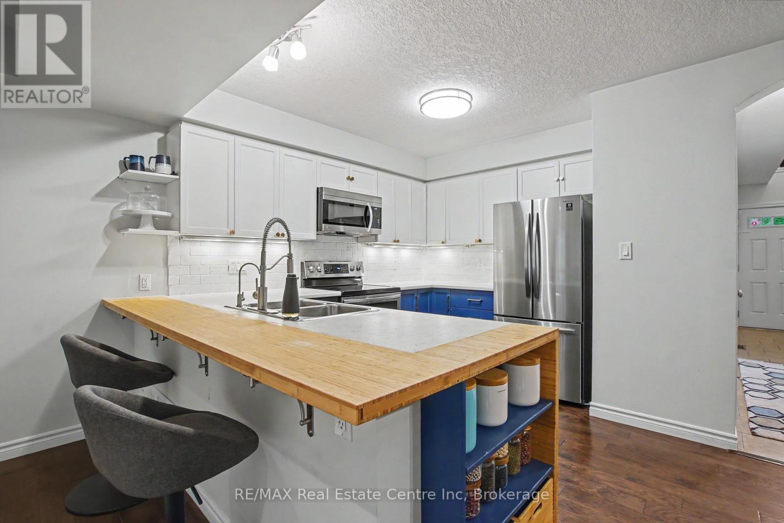 #15 167 ARKELL ROAD - 9