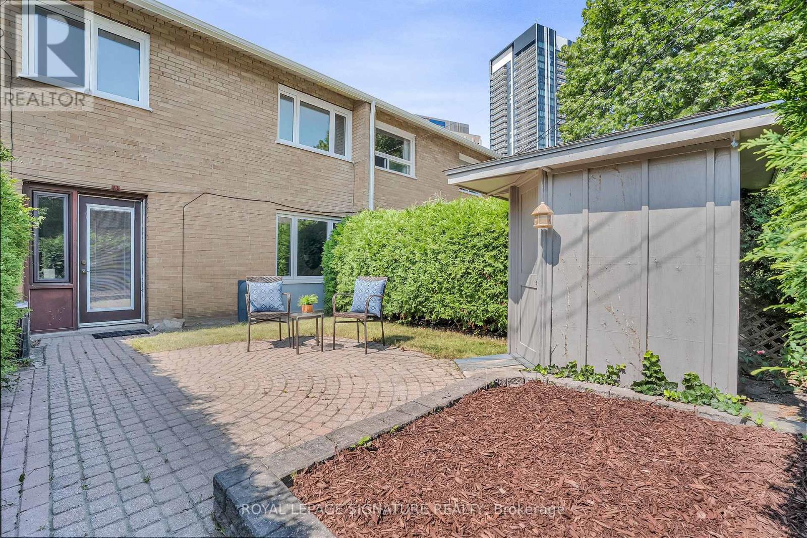 #10 119 SOUTHILL DRIVE - 27