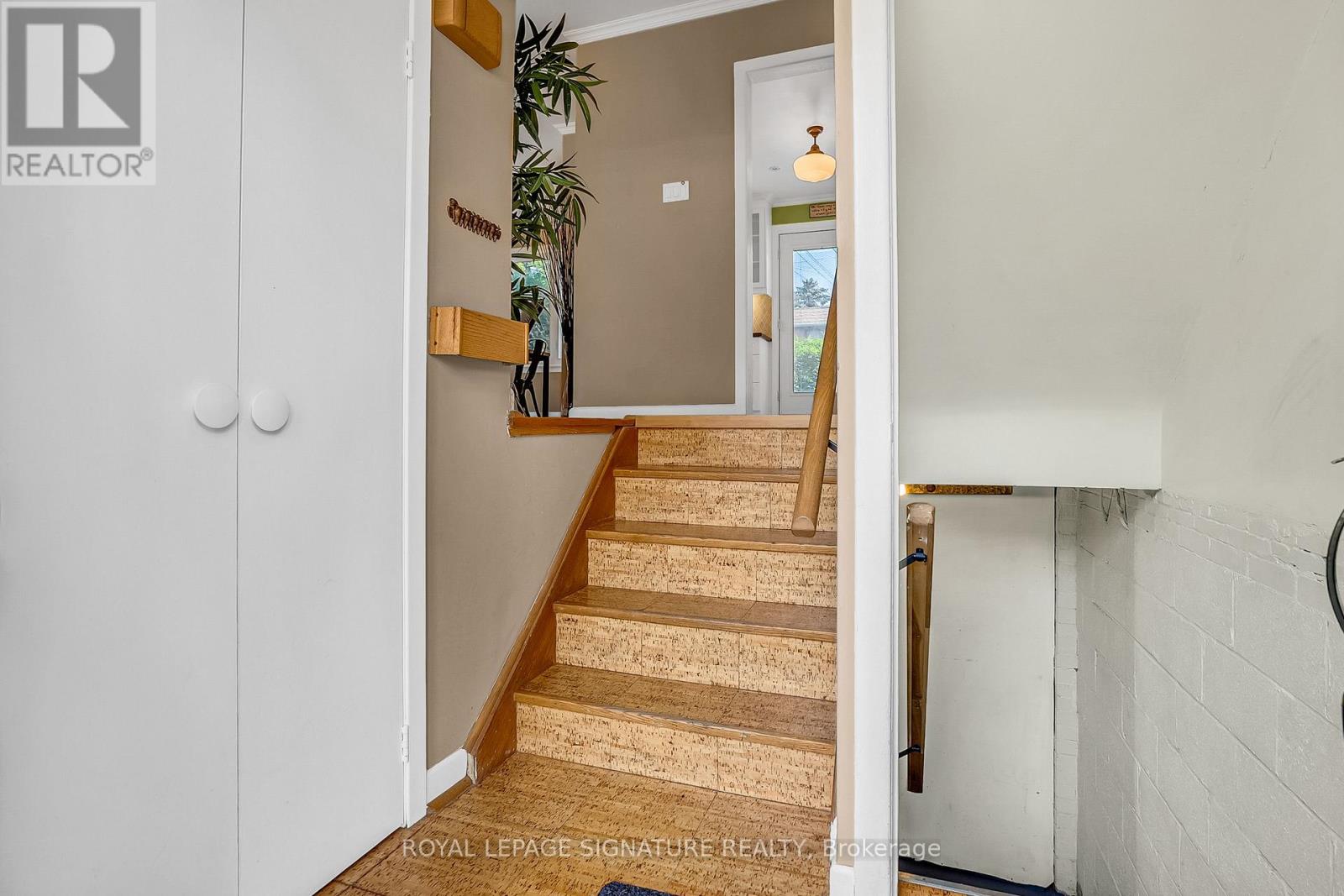 #10 119 SOUTHILL DRIVE - 3