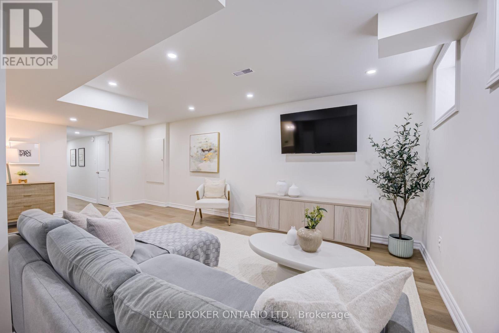 1178 DUIGNAN CRESCENT - 29