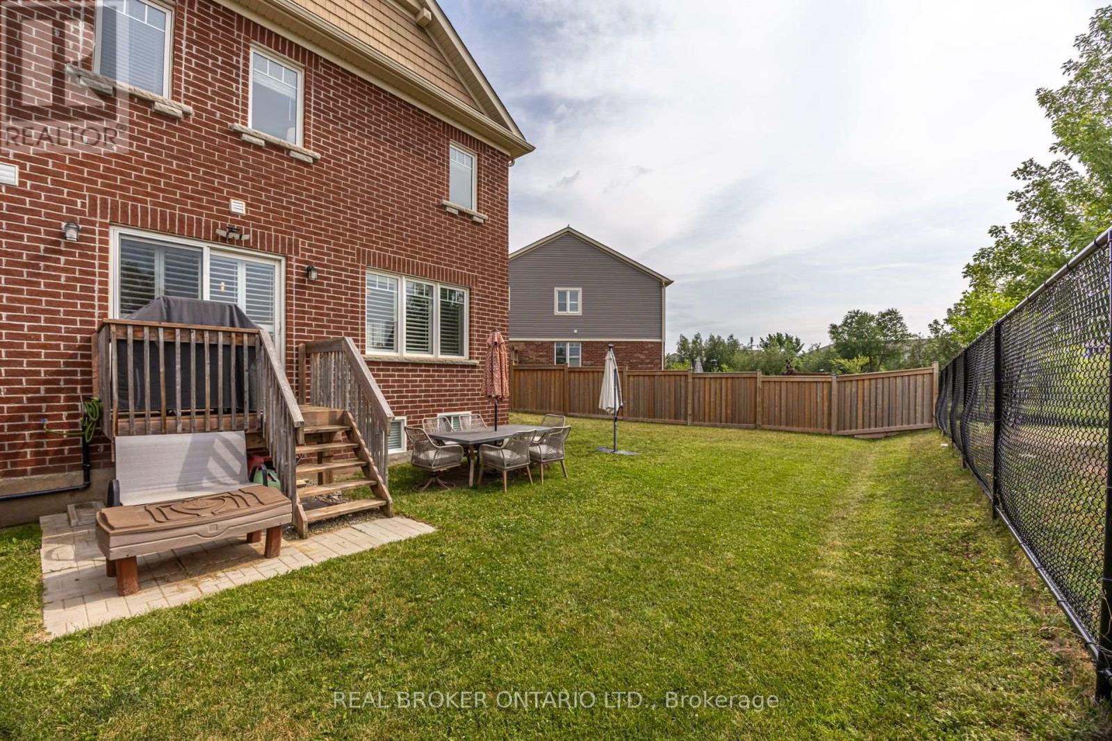 1178 DUIGNAN CRESCENT - 32