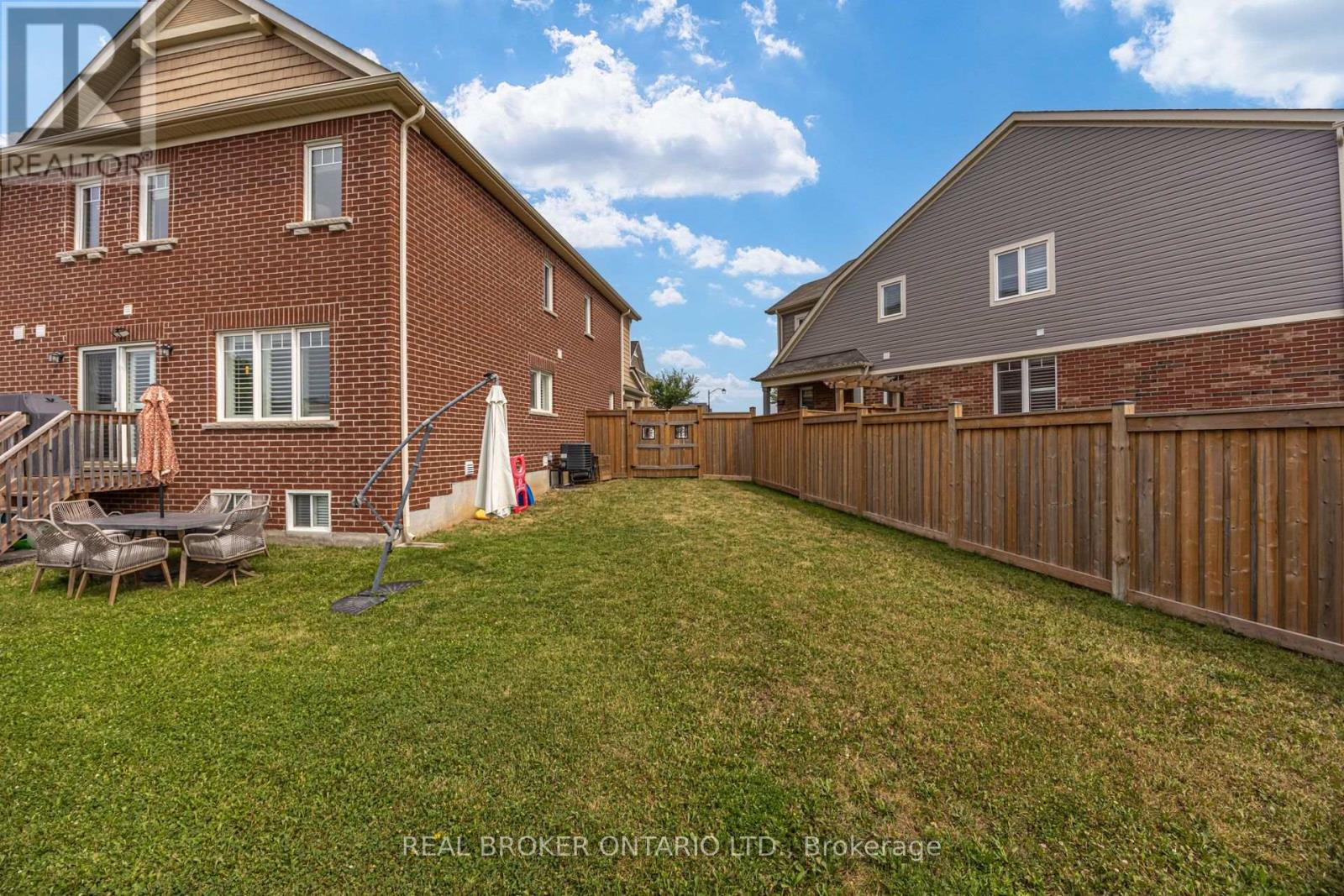 1178 DUIGNAN CRESCENT - 34