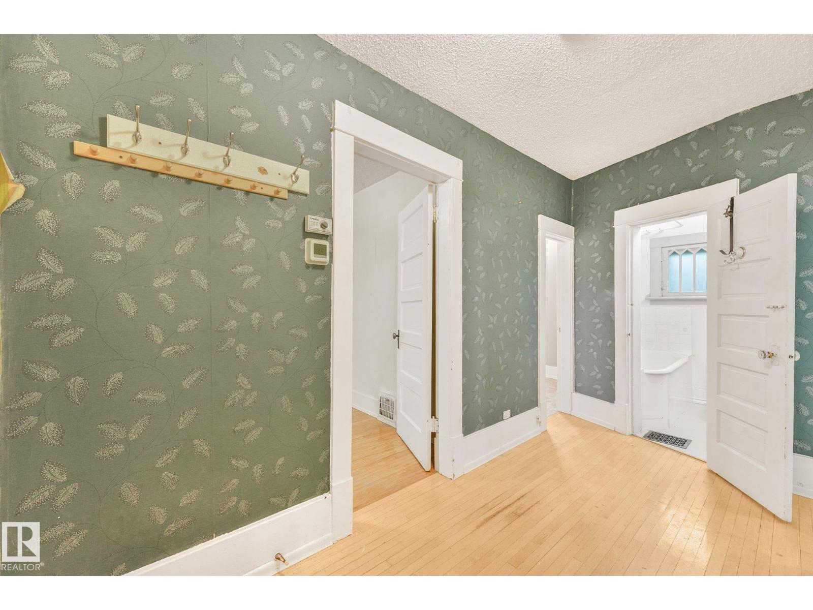 9824 91 AV NW - 11