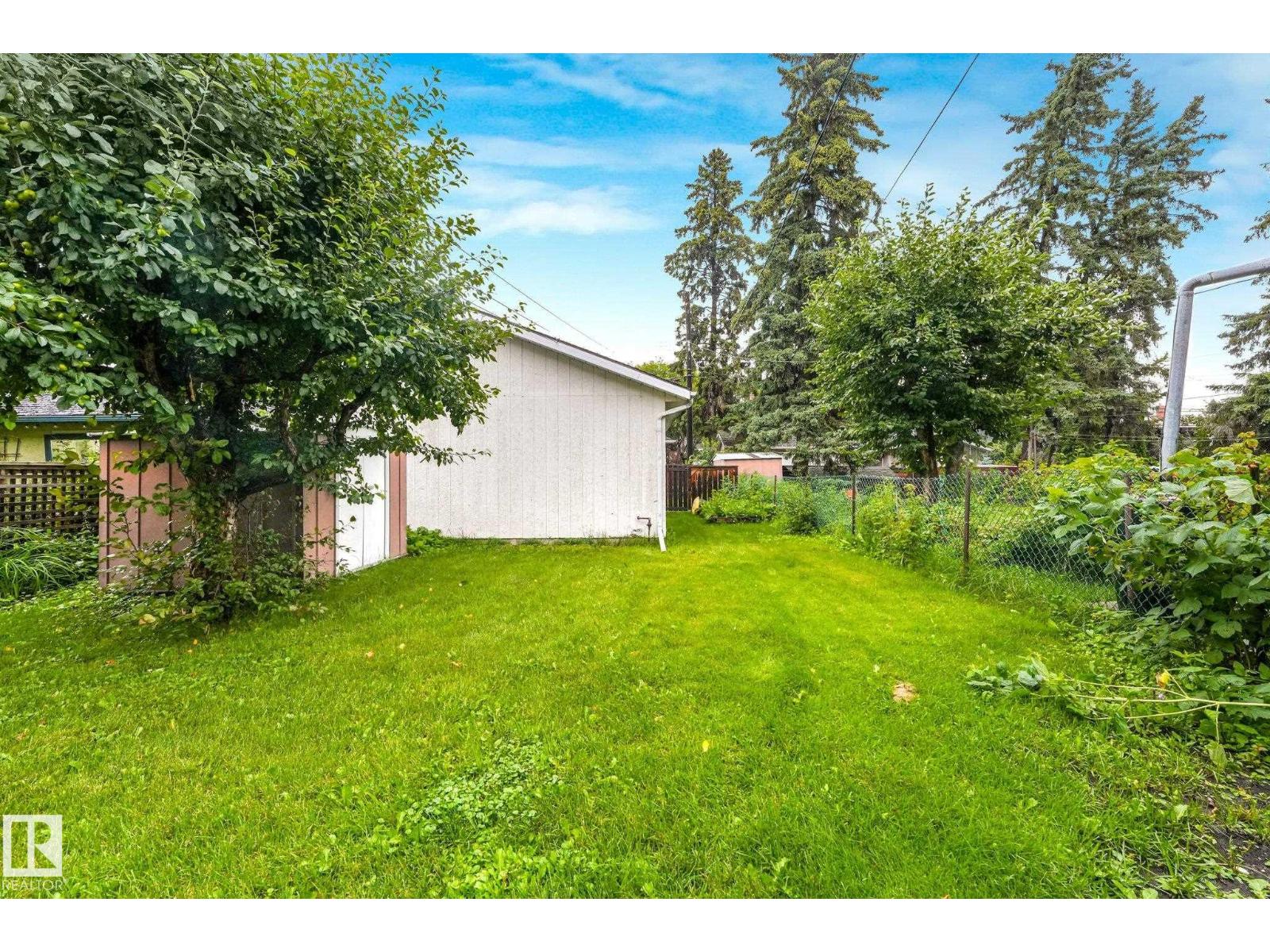 9824 91 AV NW - 5
