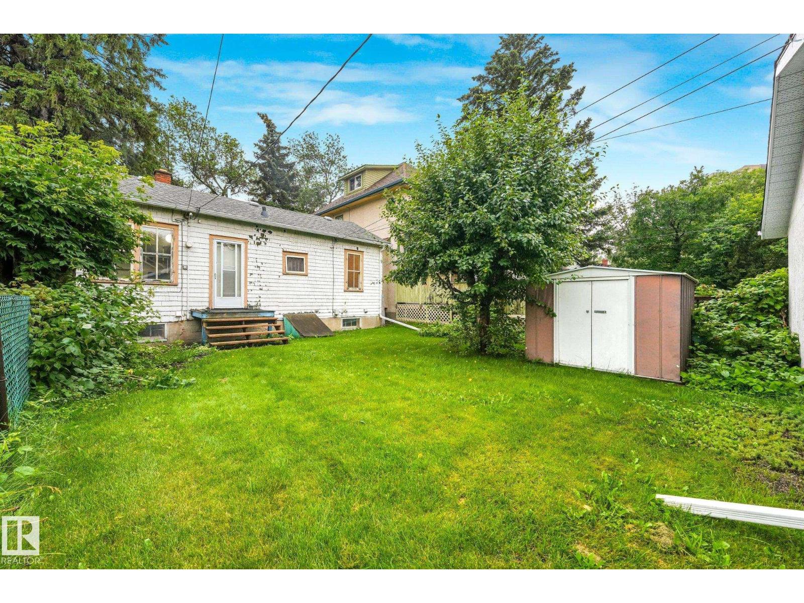9824 91 AV NW - 6