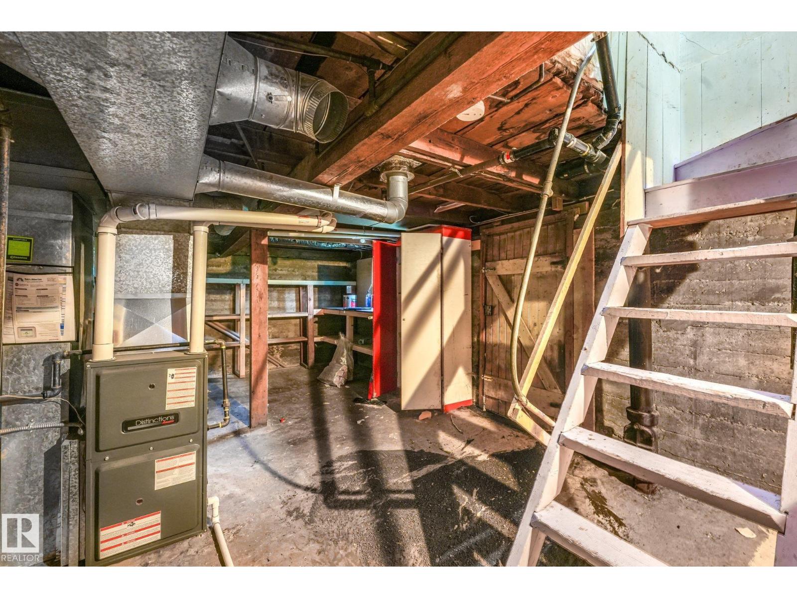 9824 91 AV NW - 36