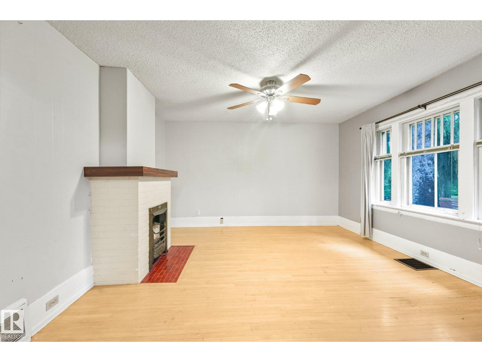 9824 91 AV NW - 15