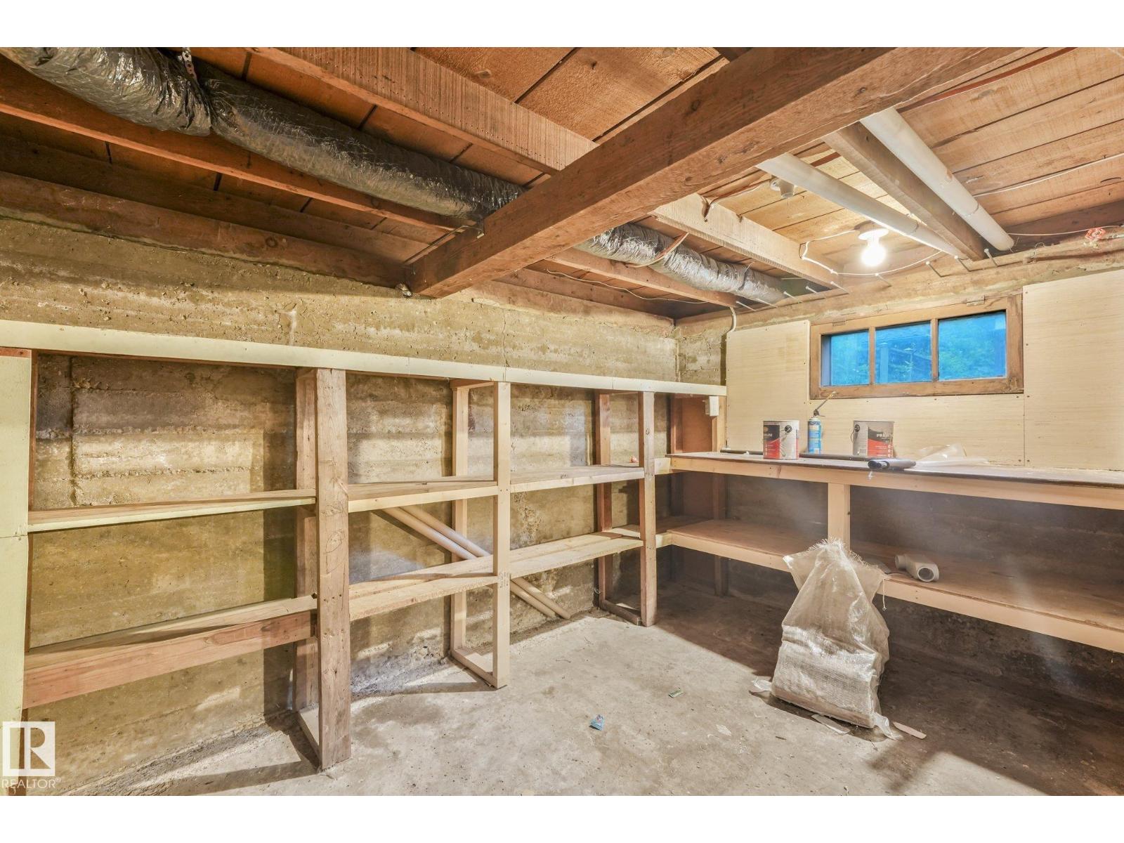 9824 91 AV NW - 38