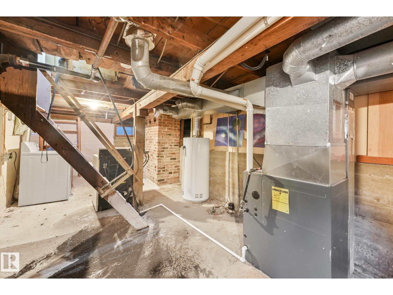 9824 91 AV NW - 41