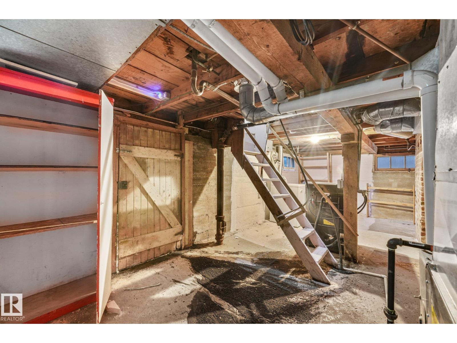 9824 91 AV NW - 37