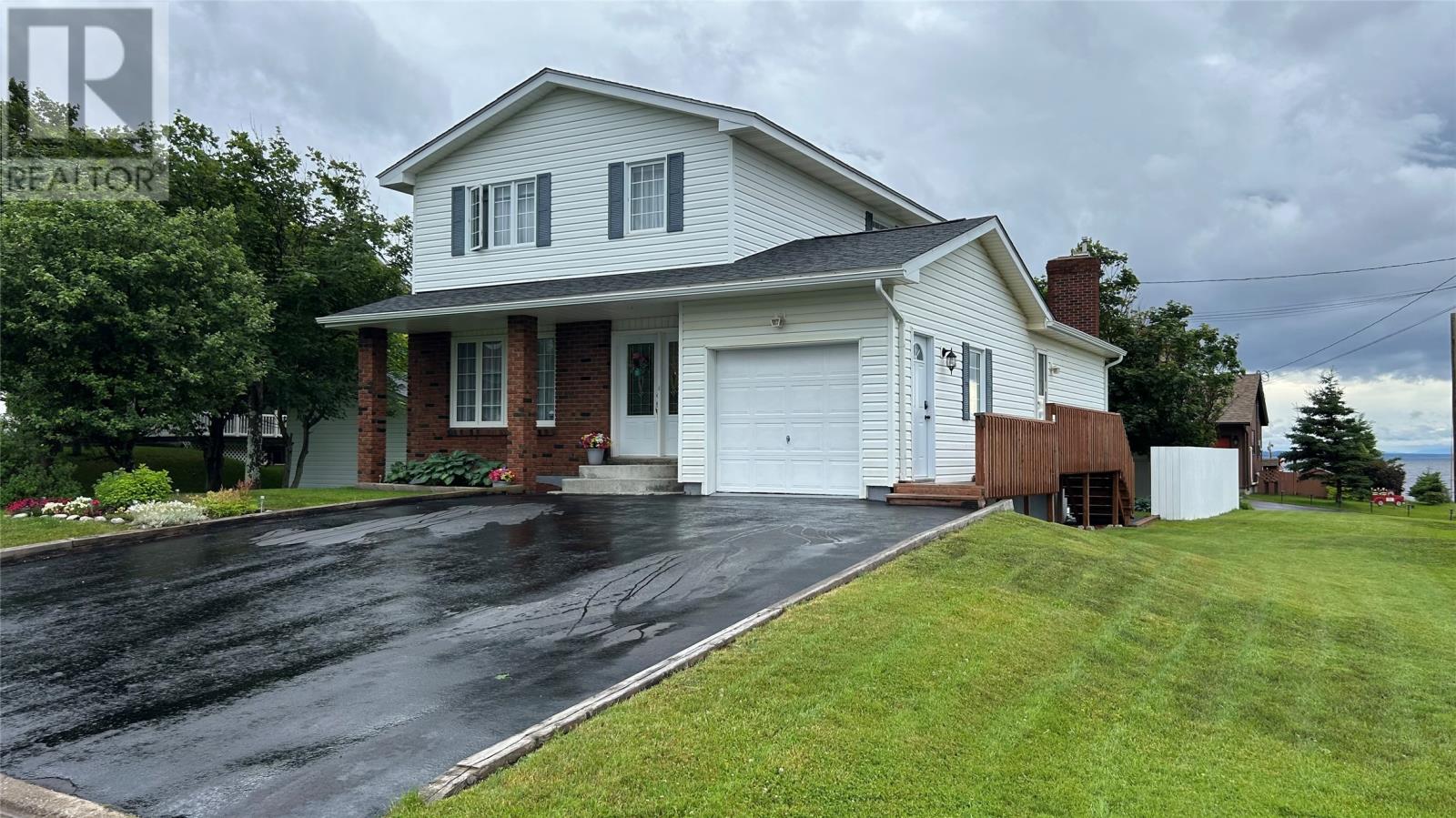 2 MacNeil Crescent - 2