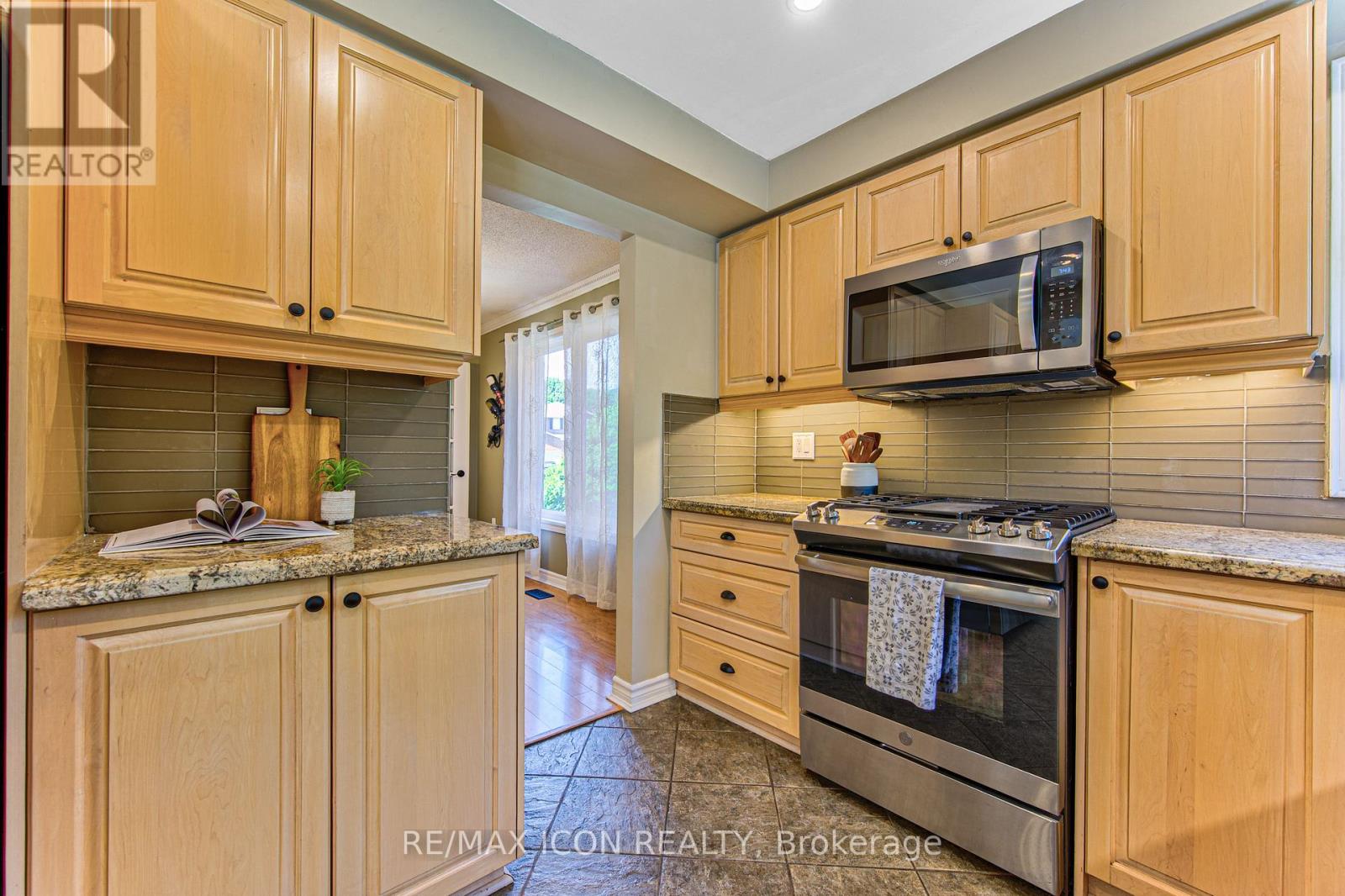 15 HALL CRESCENT - 11