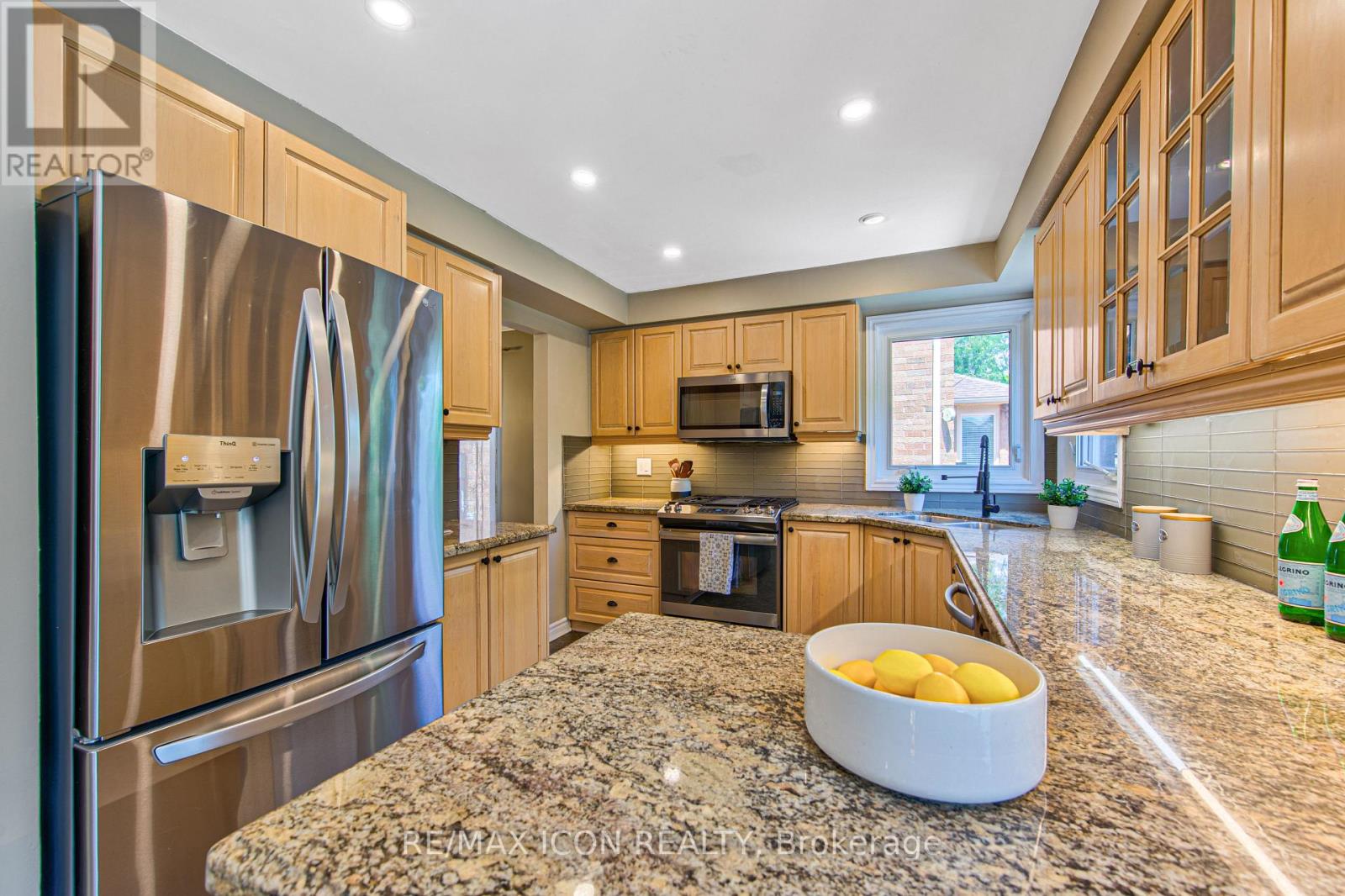 15 HALL CRESCENT - 12