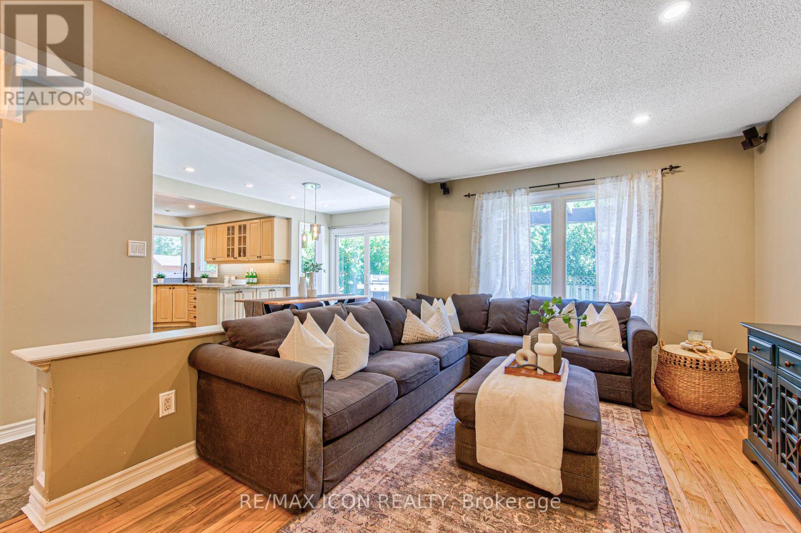 15 HALL CRESCENT - 17