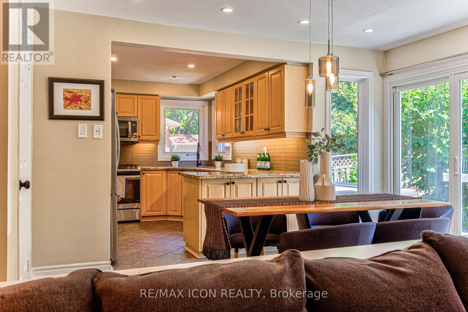 15 HALL CRESCENT - 19