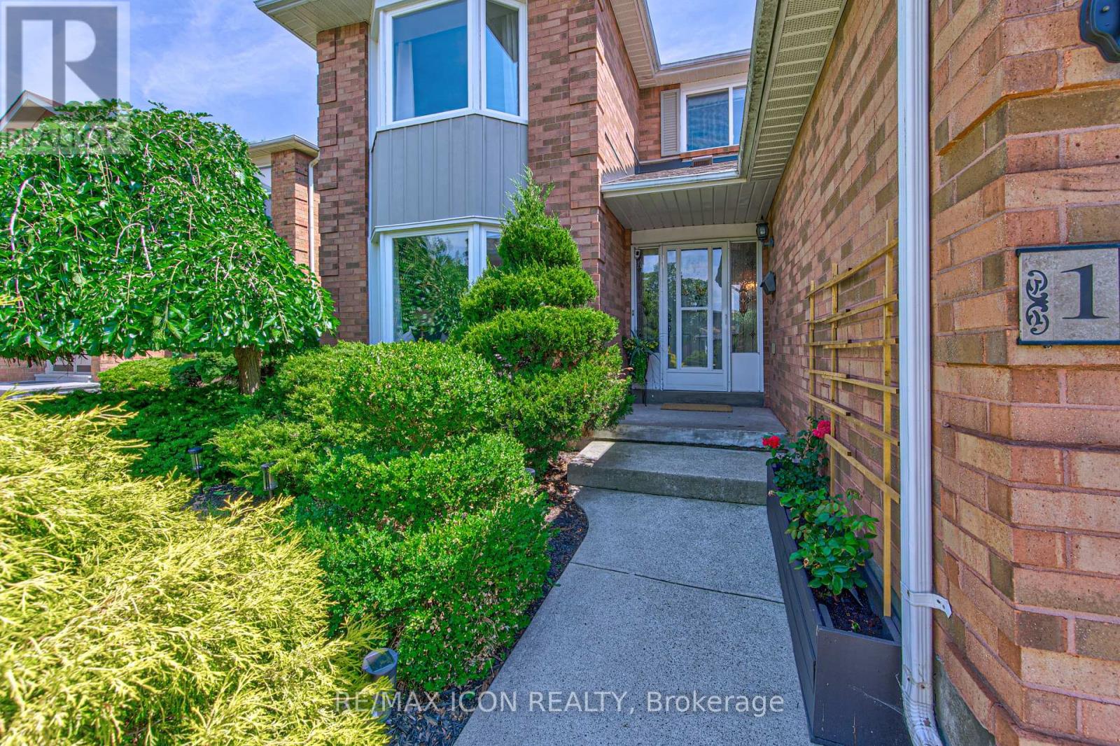 15 HALL CRESCENT - 2