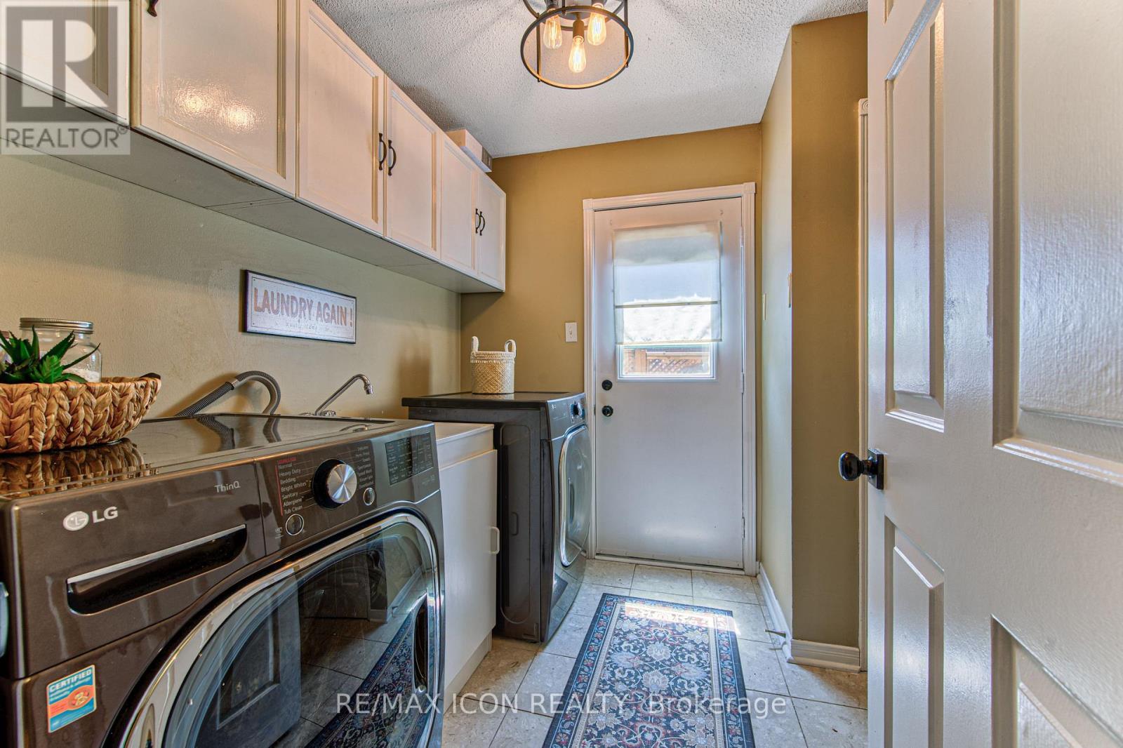 15 HALL CRESCENT - 21