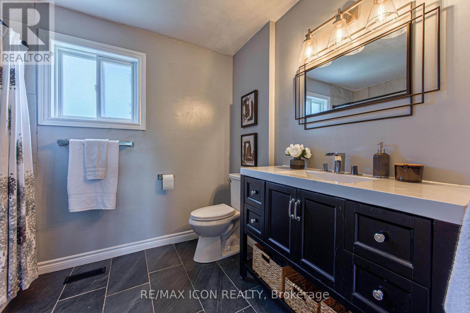 15 HALL CRESCENT - 24