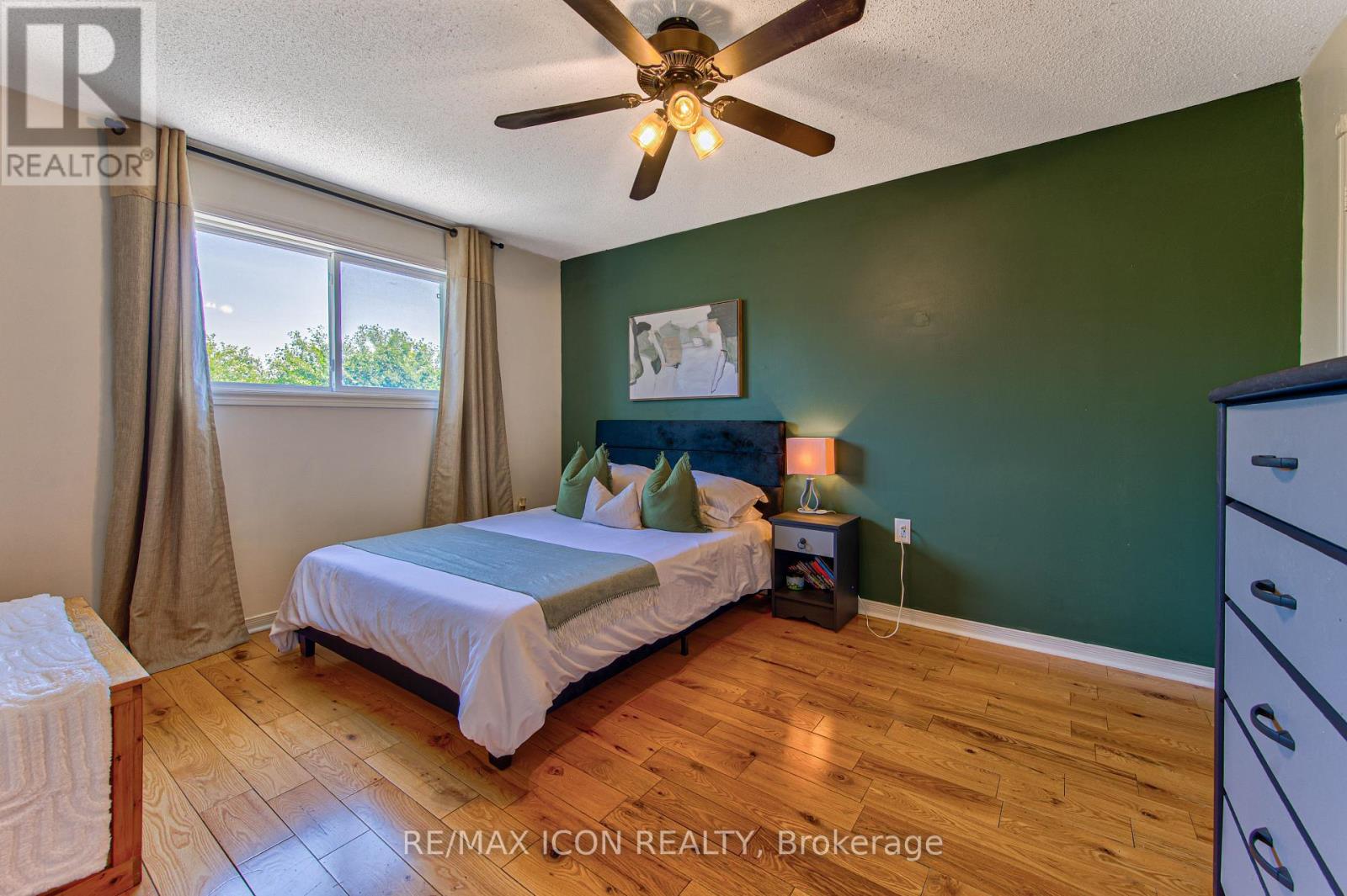 15 HALL CRESCENT - 25