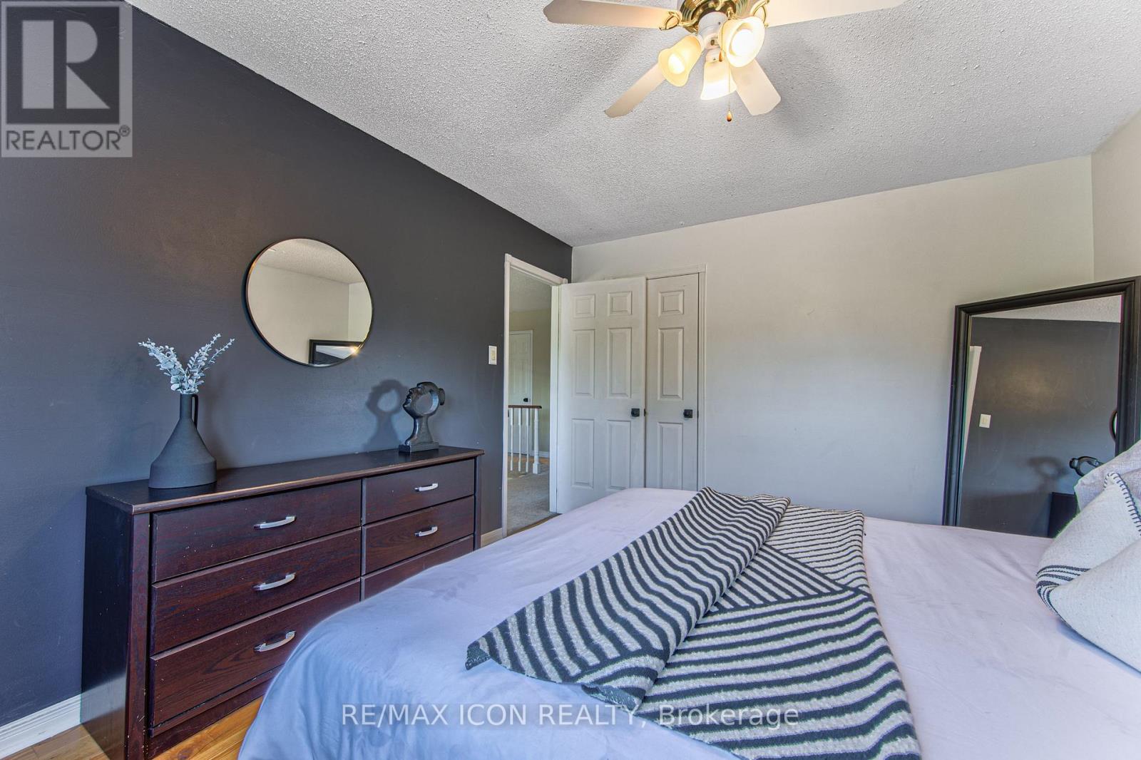 15 HALL CRESCENT - 28
