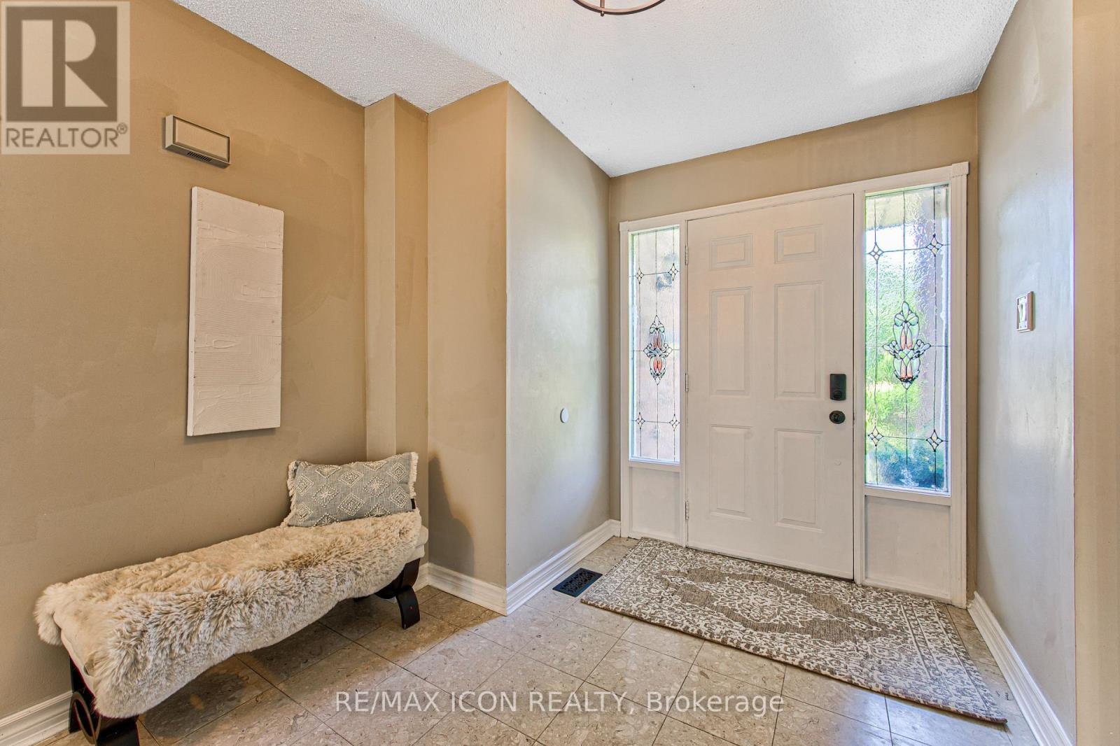 15 HALL CRESCENT - 3