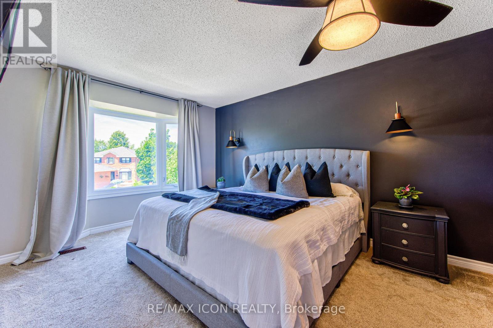 15 HALL CRESCENT - 31