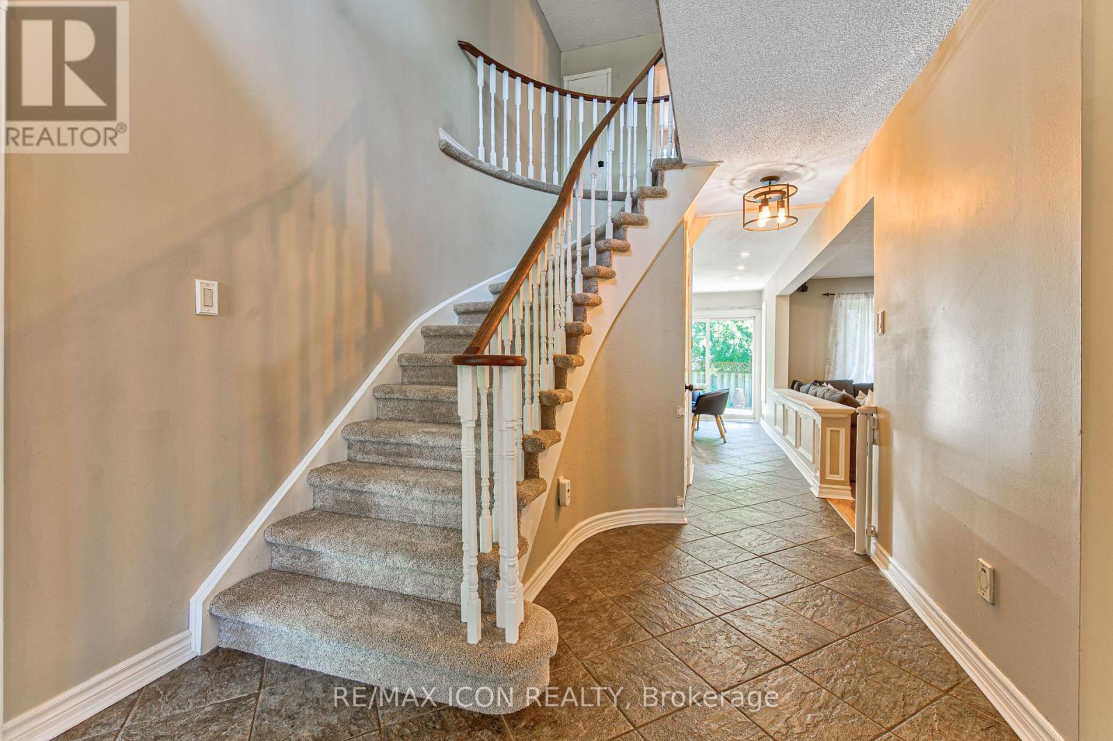 15 HALL CRESCENT - 4